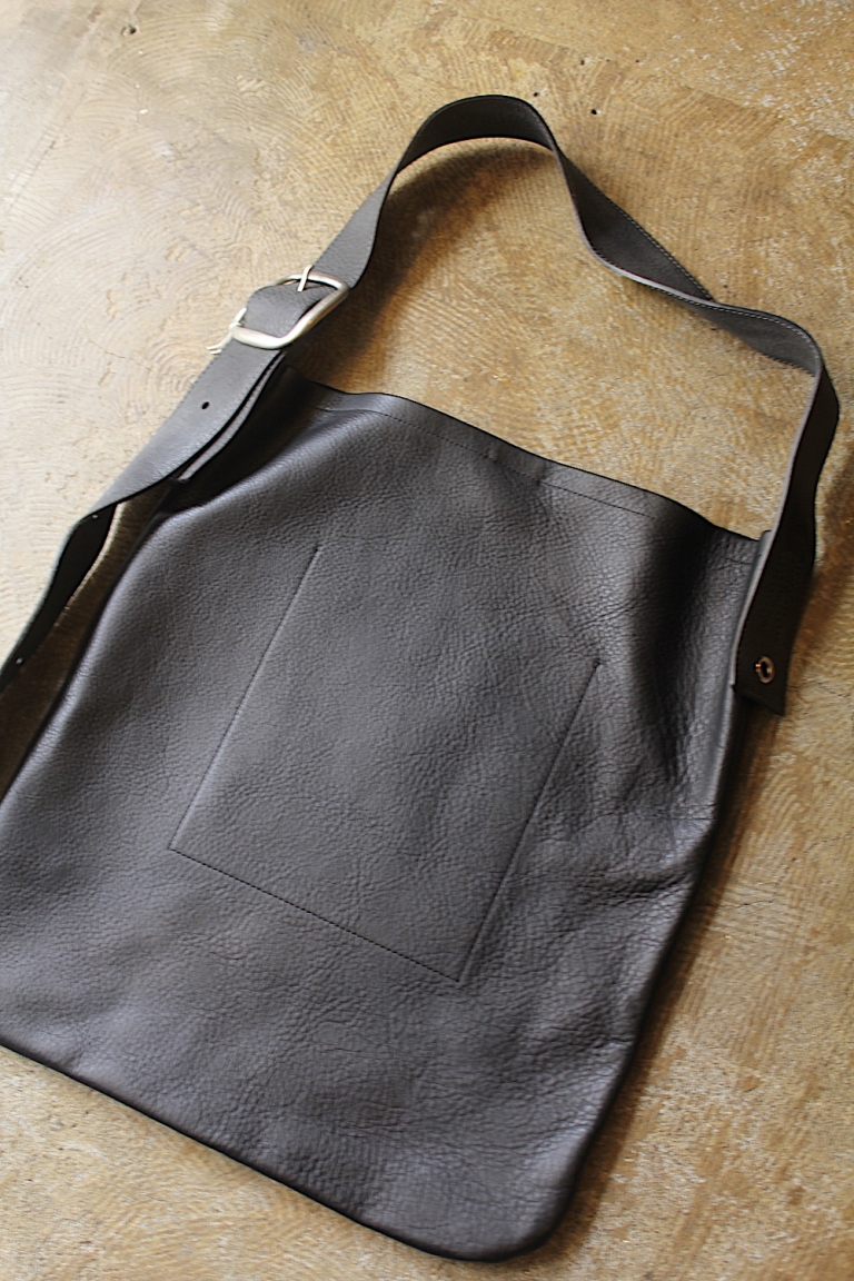 【全国通販】Hender Scheme(エンダースキーマ) "one side belt bag(2WAYレザーバッグ)"black
