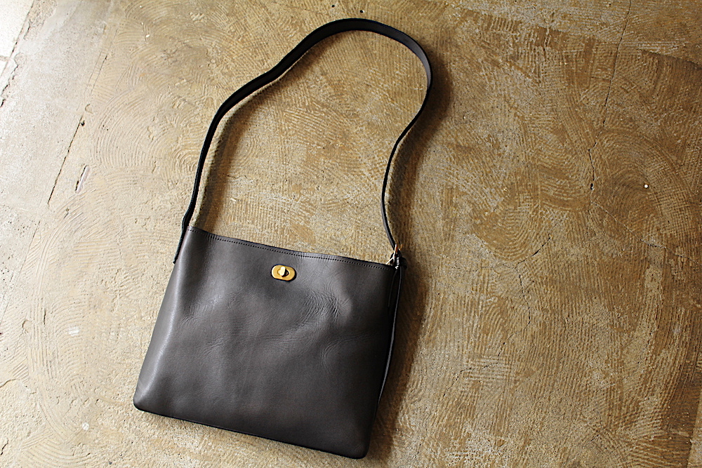 エンダースキーマ　Twist Buckle Bag