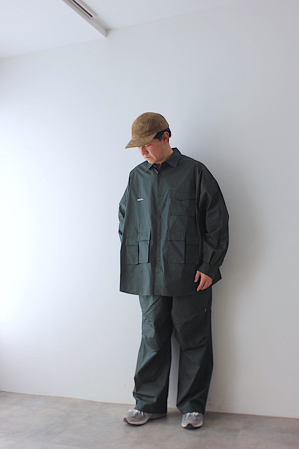 TYPEWRITER UPWARD CARGO POCKET PANTS M