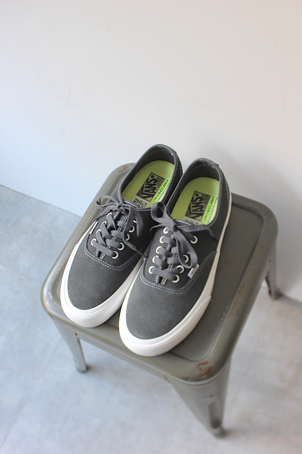 VANS"Authentic"Vr3 DARK-GRAY SUEDE SALE 40%OFF VANS”Authentic”Vr3 DARK-GRAY SUEDE POST 78 | ONLINE STORE 東京 都立大学駅前のセレクトショップ