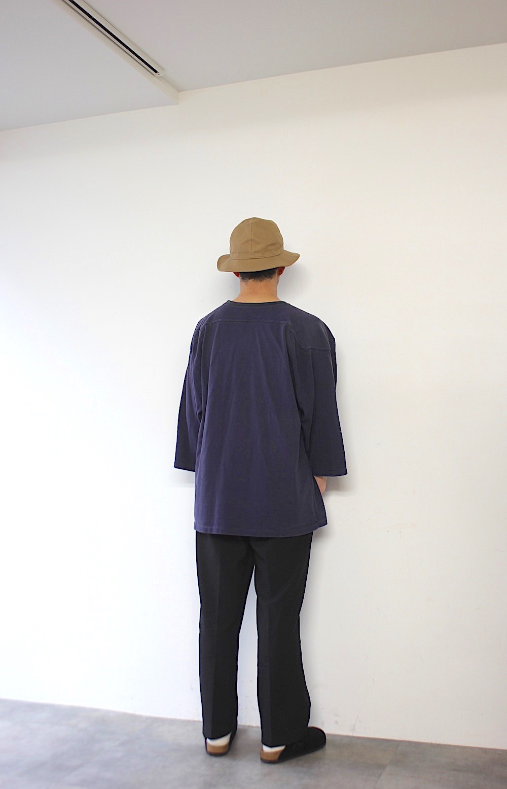 037126