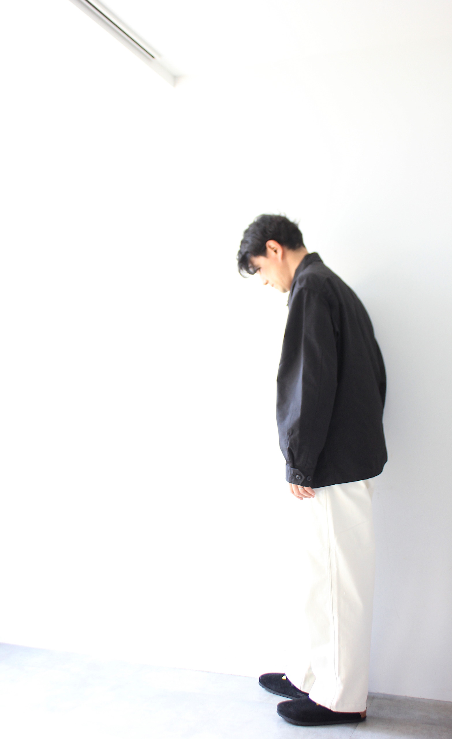 037130
