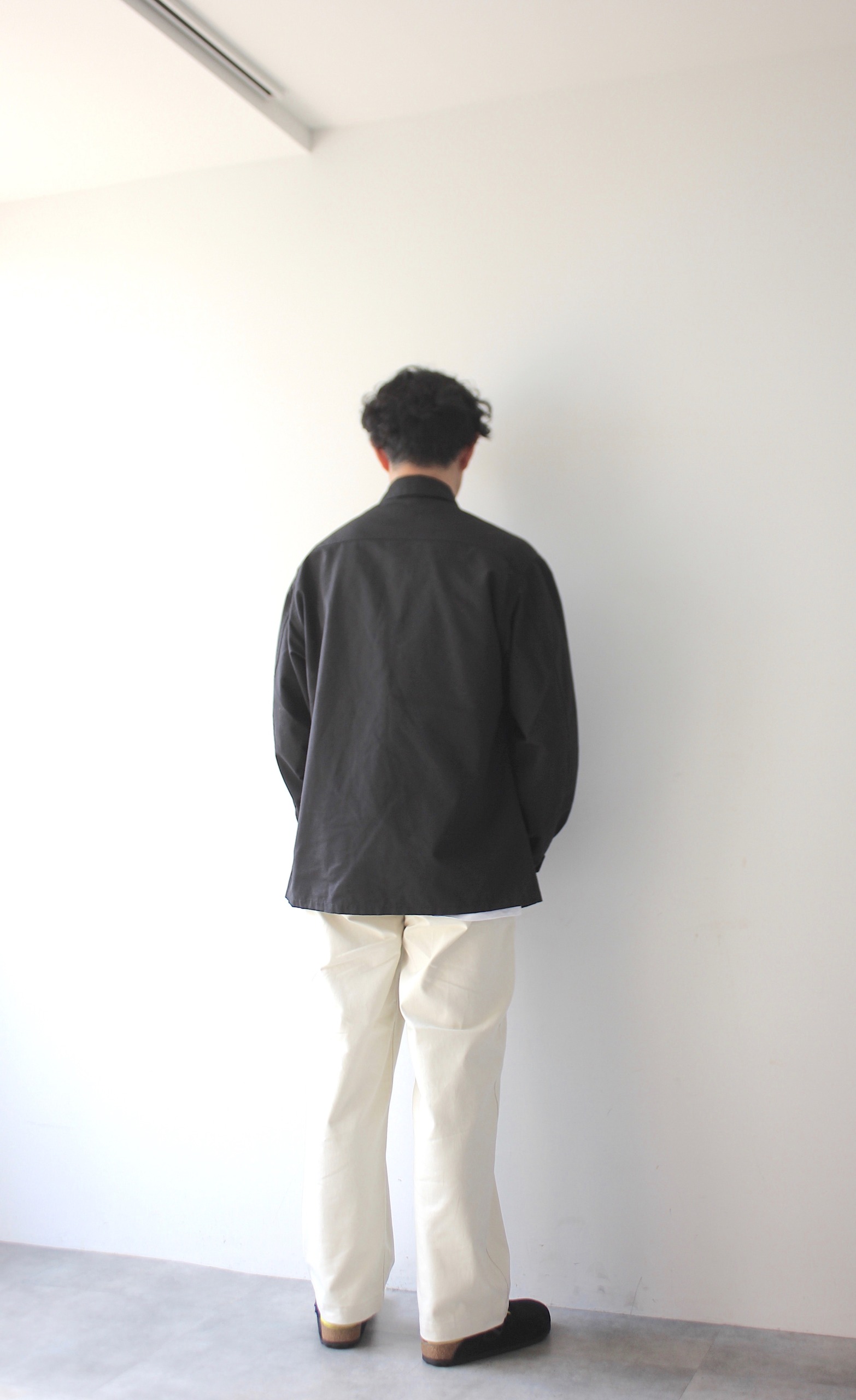 037130