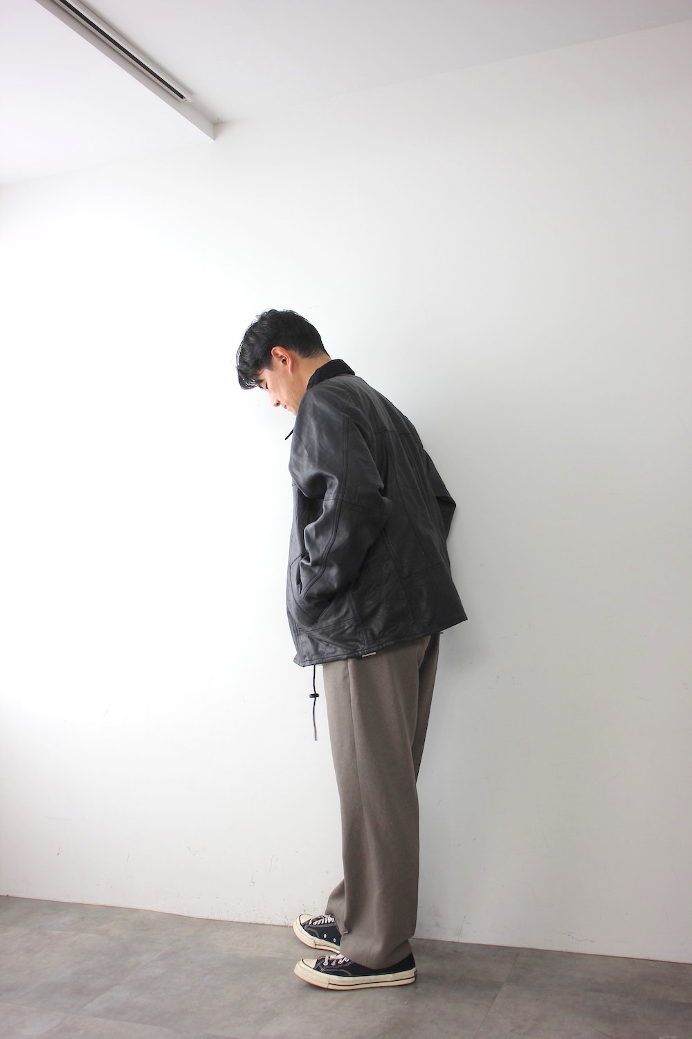 037042