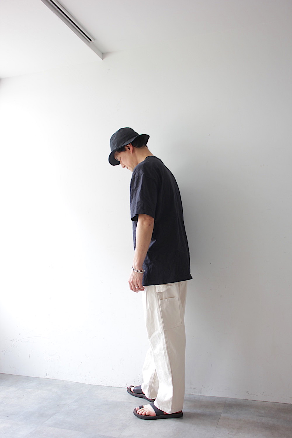 037316