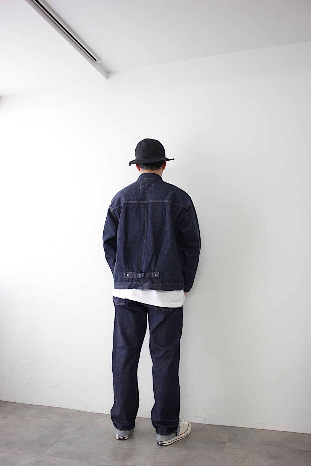 038202
