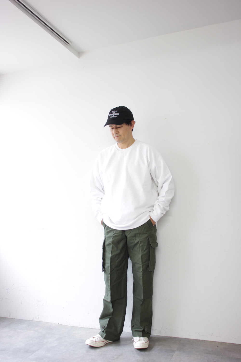 037079