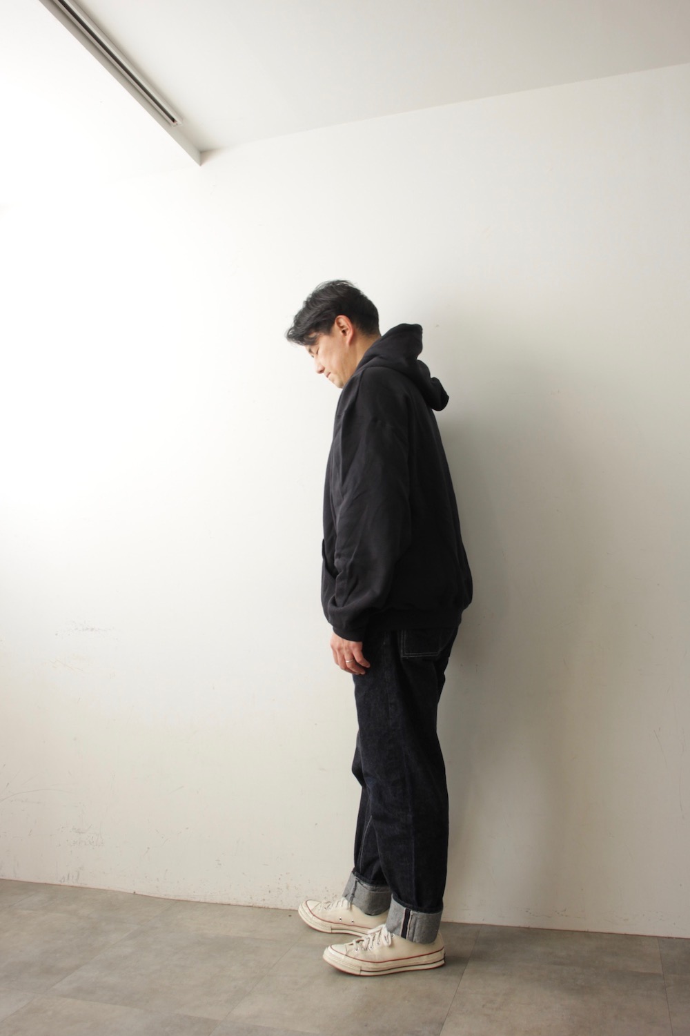 038132
