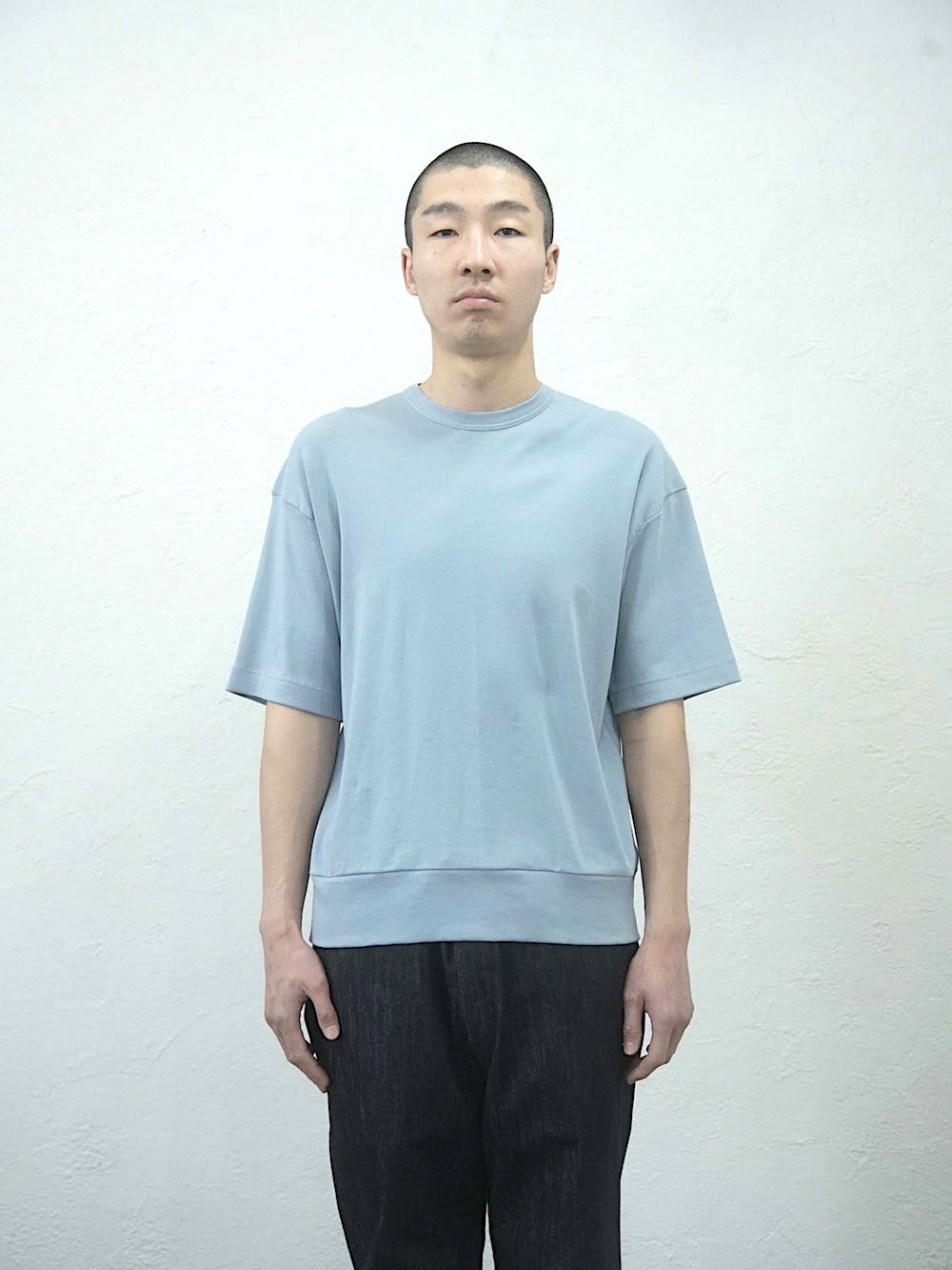 038290