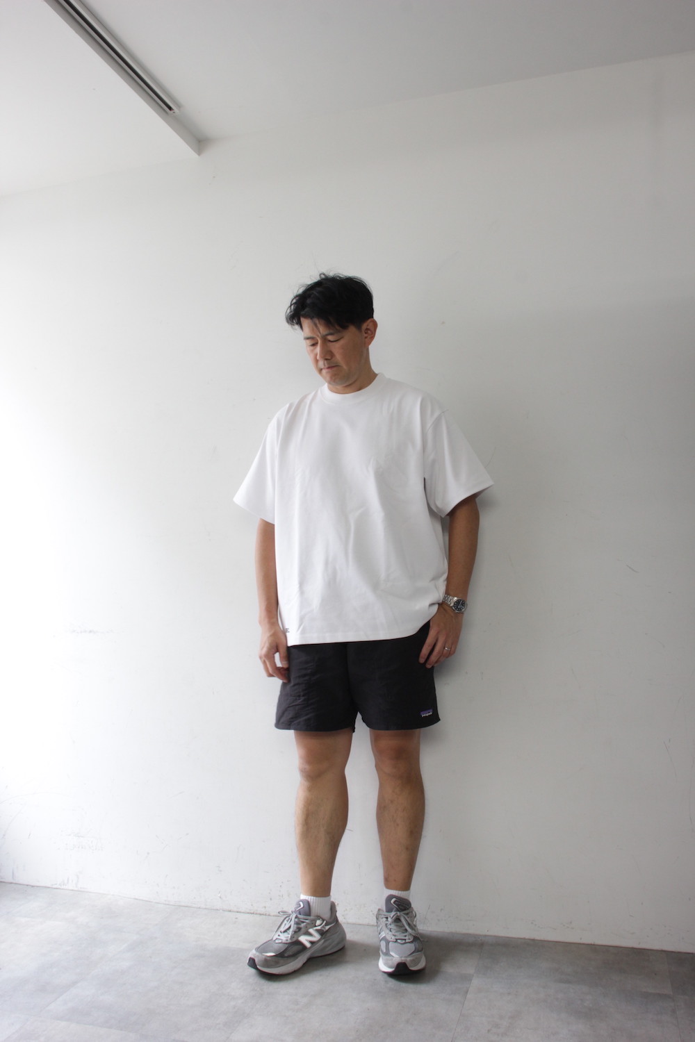 143077