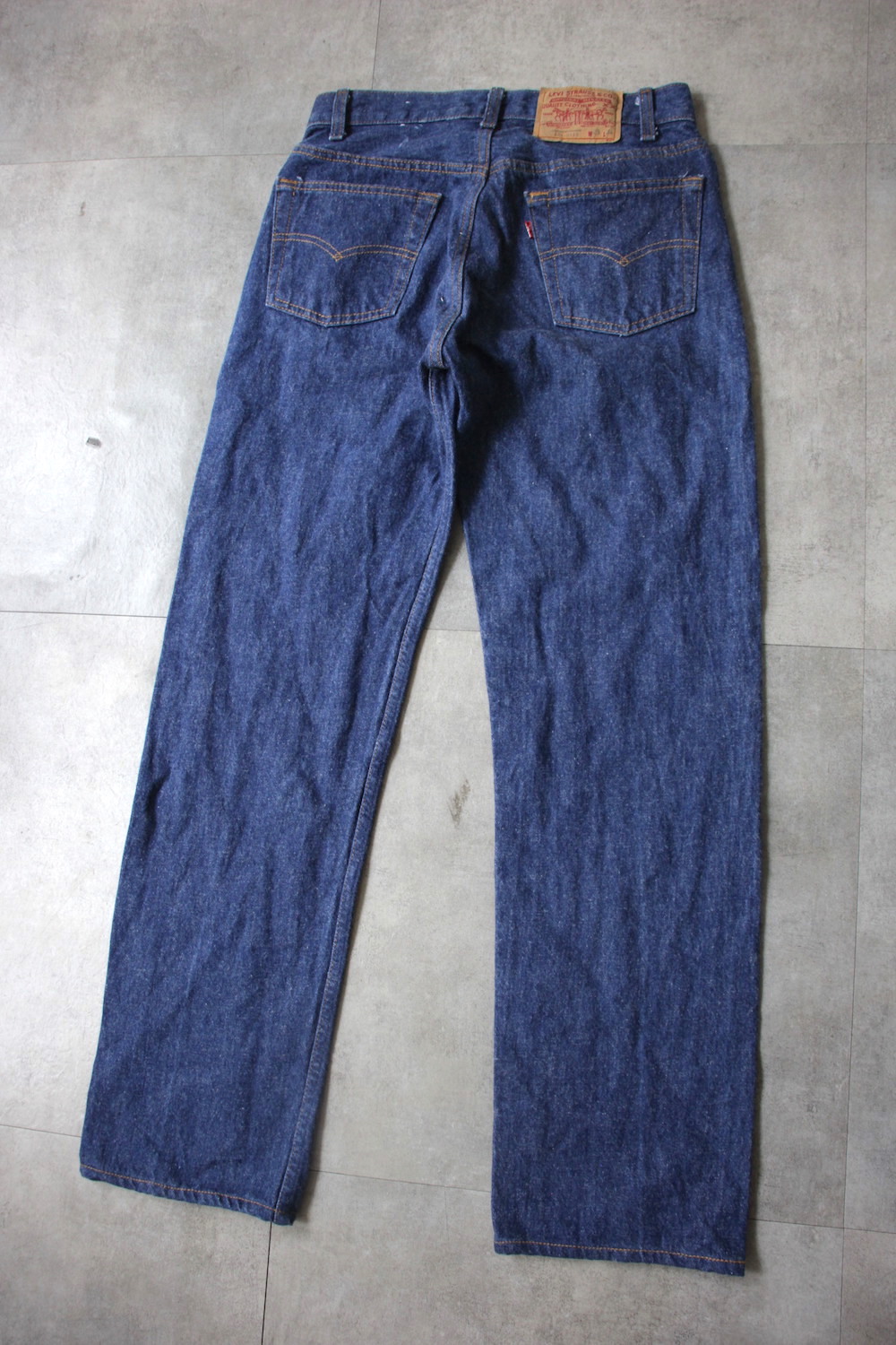 198703