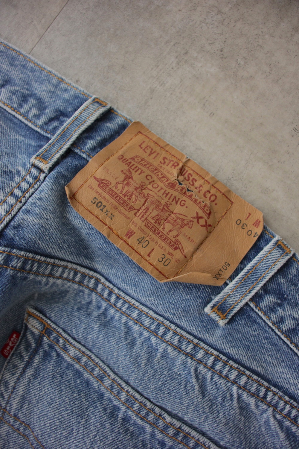 198704