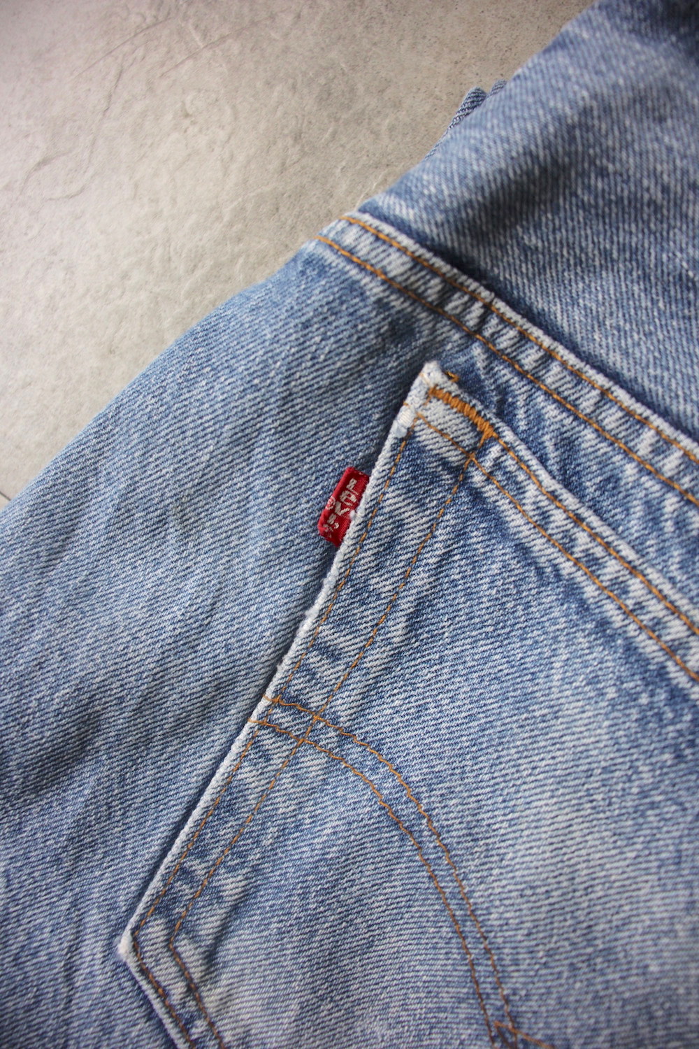 198832