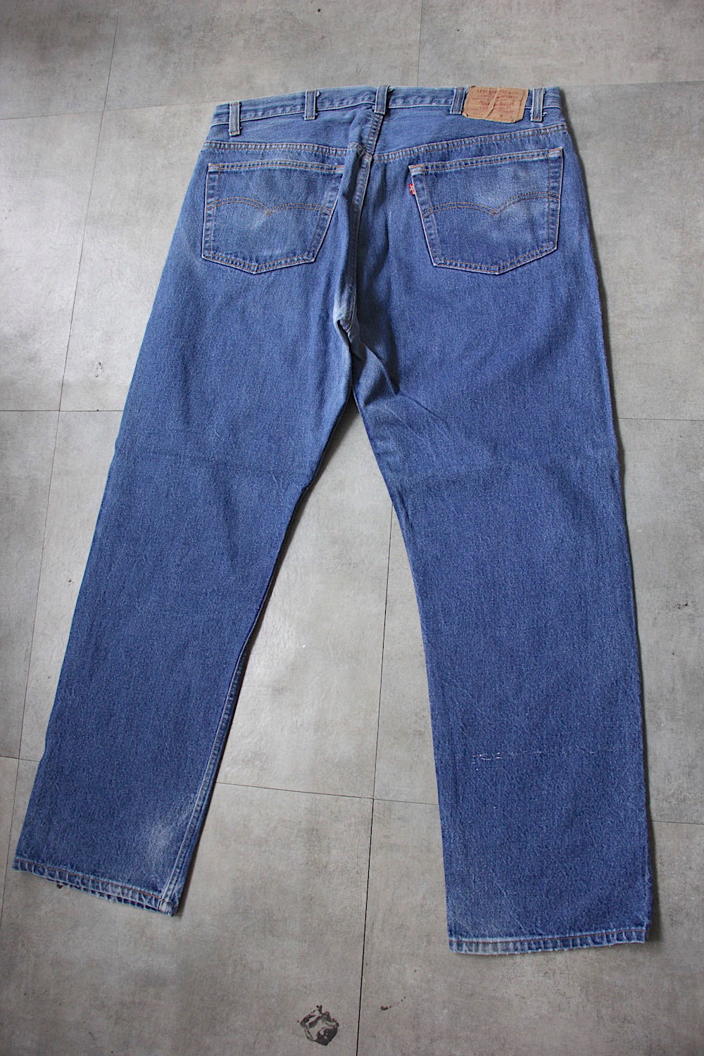 198704